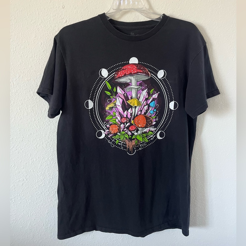 Threadless Mushroom Graphic Shirt, Size M